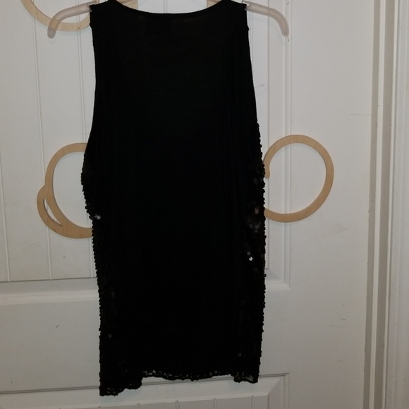 Top - Picture 2 of 3